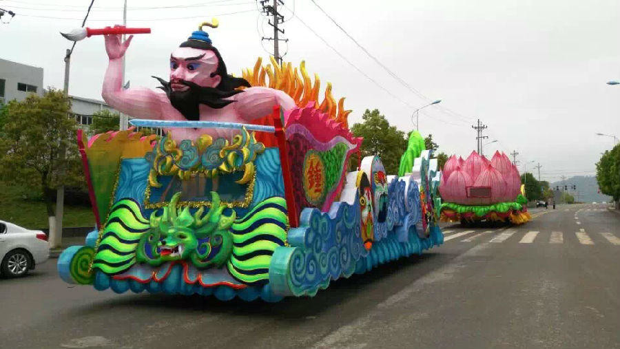 2018丰都鬼节我司设计制作的彩车巡游彩排现场