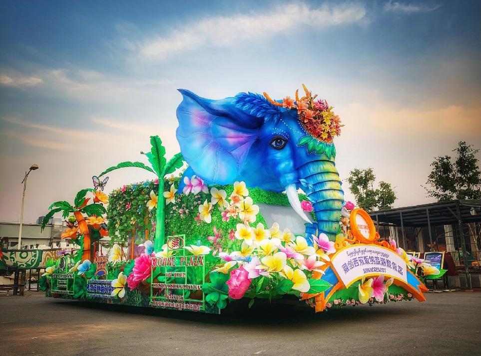 2019西双景狂欢泼水节我司彩船巡游现场实拍